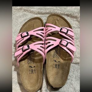 New birkis (Birkenstocks) pink sandals woman’s size 6
